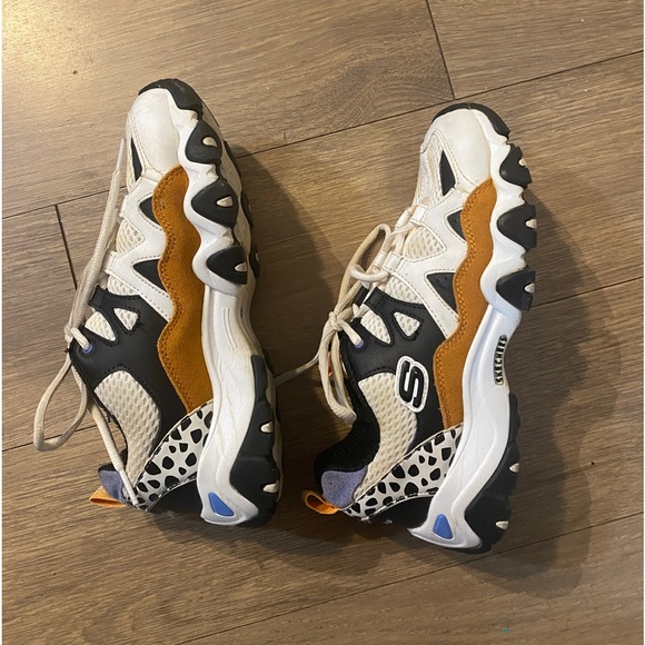 SOLD Skechers sneakers - Picture 3 of 7